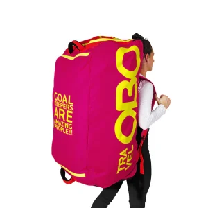 Bolso mochila grande, color fucsia con detalles en amarillo. Marca obo.